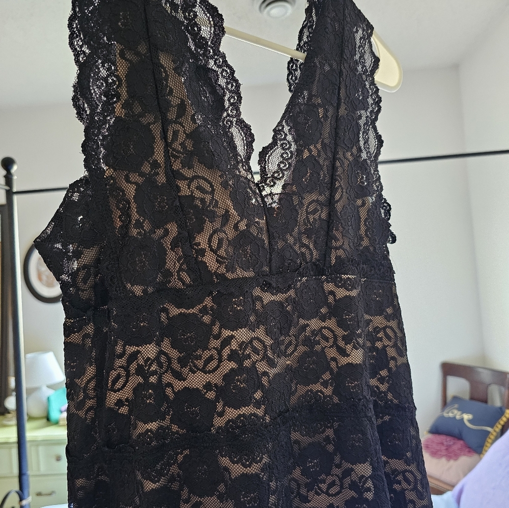 George dress sleeveless shirt with lace overlay size small